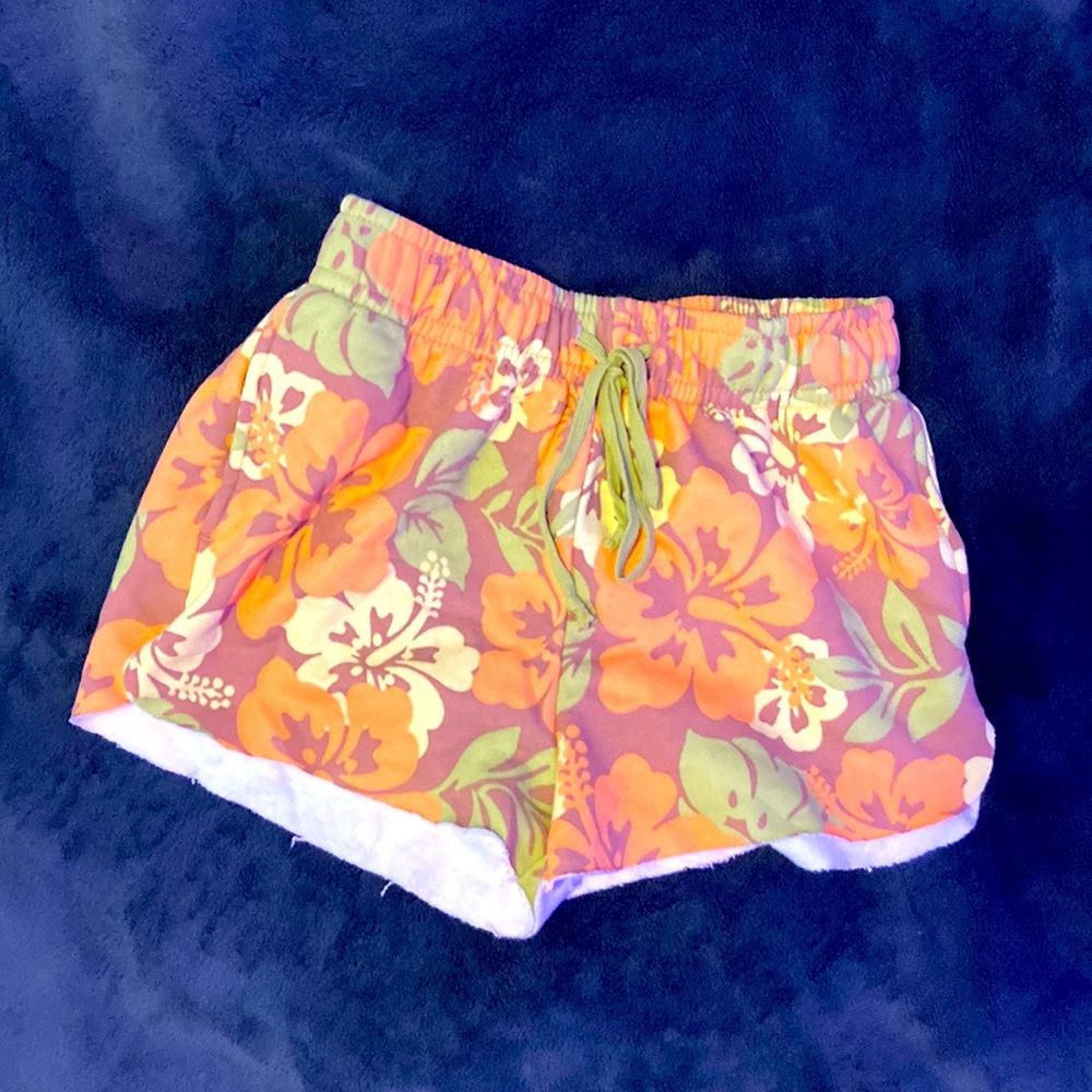 Short sweat shorts with hibiscus pattern🌺🤍